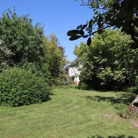 Holiday home Le Clos Loisel Maison Ancienne Et Jardin Bucolique
